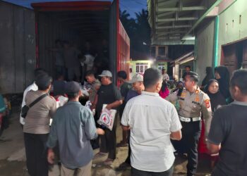 Polres Langkat Salurkan Bantuan Sosial Pascabencana Banjir di Desa Paya Bengkuang