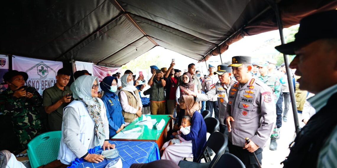 Tinjau Pengungsian di Aceh Tengah, Kapolri Tekankan Percepatan Perbaikan Akses hingga Distribusi Bantuan