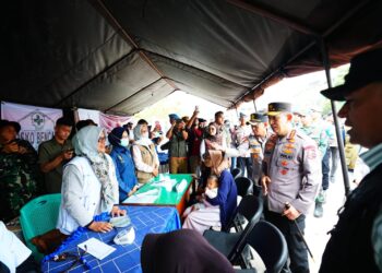 Tinjau Pengungsian di Aceh Tengah, Kapolri Tekankan Percepatan Perbaikan Akses hingga Distribusi Bantuan