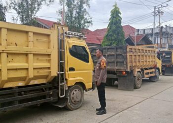 Bhabinkamtibmas Tanjung Laut Indah Himbau Sopir Truk Tertib Angkut Barang dan Jaga Kamtibmas