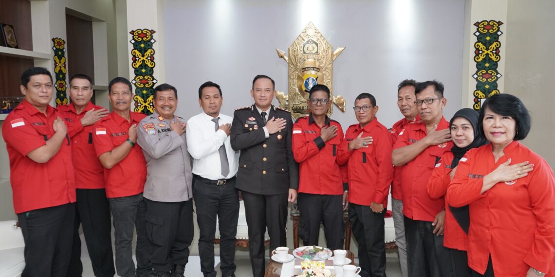Silaturahmi Pengurus DPW Pasukan Merah Seribu Satu Mandau Kaltim dengan Kapolres Bontang : Wujud Sinergi Jaga Keamanan dan Kesejahteraan Kota Bontang