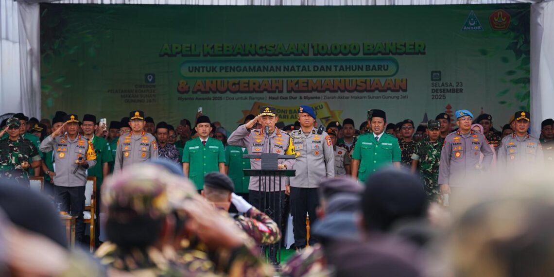 Pilot dan Kru Helikopter Salurkan Amanah Al-Qur’an untuk Anak-Anak Terdampak Banjir di Aceh Tamiang