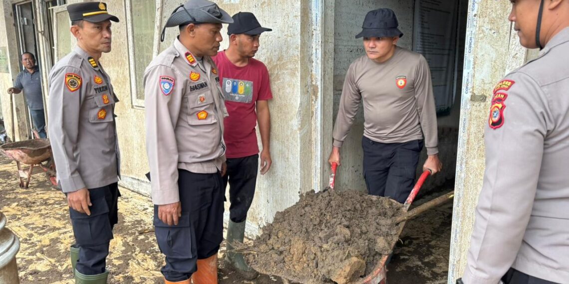 Peduli Pascabencana, Polres Bener Meriah Gotong Royong Bersihkan Dayah Terpadu Bustanul Ulum