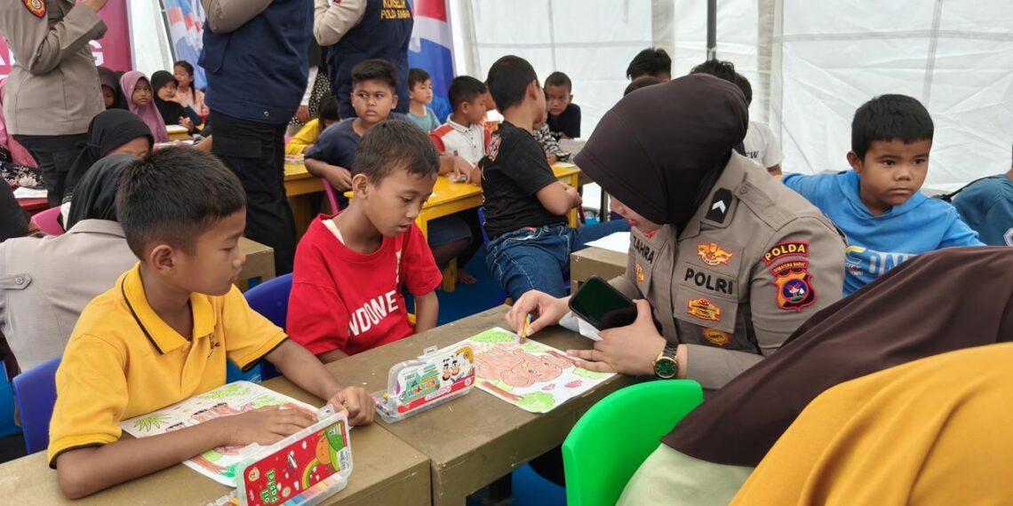 Trauma Healing Polri, Dukungan Psikologis bagi Anak Korban Banjir Bandang di Padang Pariaman