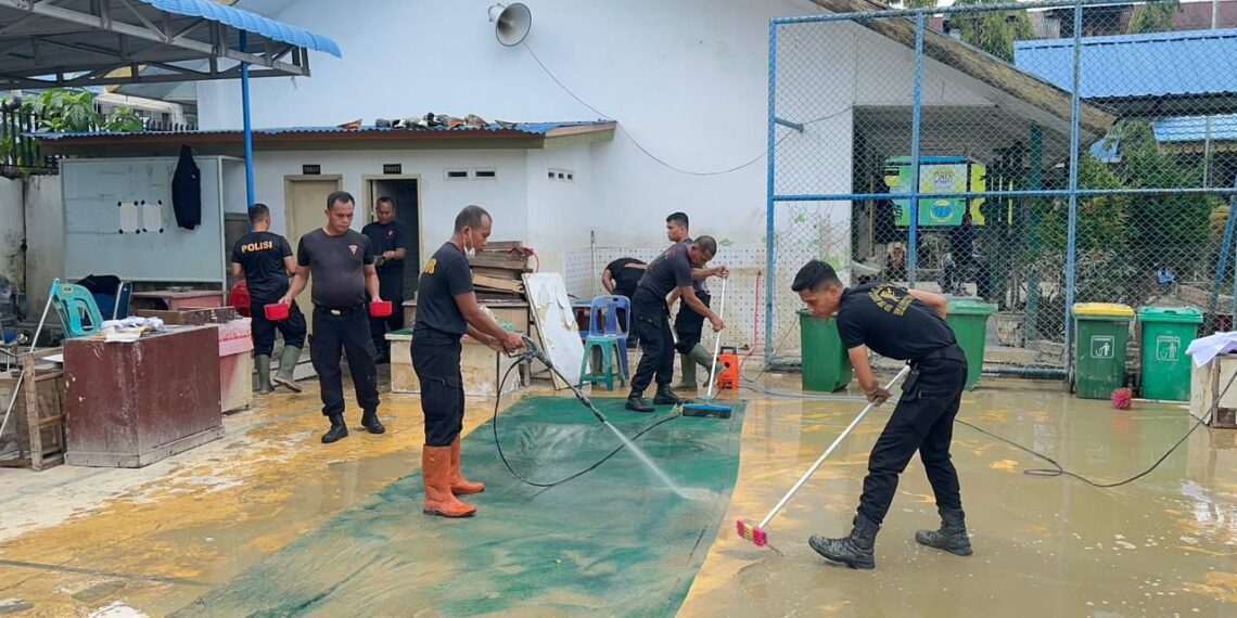 Polri Peduli Pendidikan, Pulihkan Fasilitas Pendidikan di SMA Negeri 1 Tanjung Pura Pascabanjir