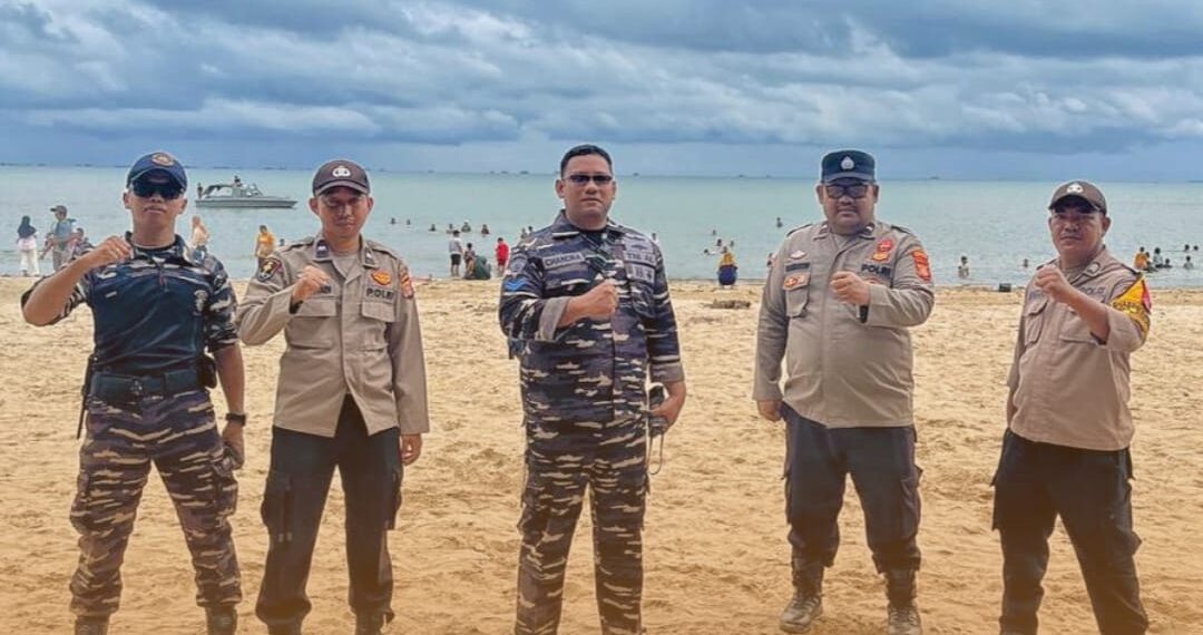 Sinergi TNI–Polri Amankan Objek Wisata Muara Badak Selama Libur Nataru 2025
