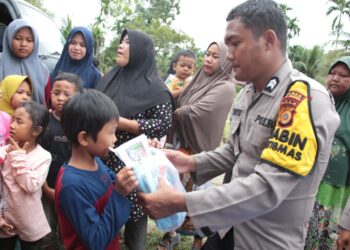 Bhakti Pendidikan Polri, Kapolda Aceh Kirim Bantuan Perlengkapan Sekolah untuk Anak-anak Desa Seumadam