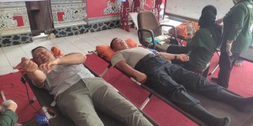 Bhabinkamtibmas Bontang Baru Turut Donor Darah Sambut Hari Raya Nyepi Tahun Baru Saka 1948